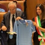 La Coppa Italia in Campidoglio e la sindaca Raggi presenta la prima e la terza maglia della stagione 2019/20