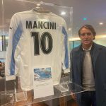 II Ct Roberto Mancini in visita presso lo spazio espostivo del Lazio Museum